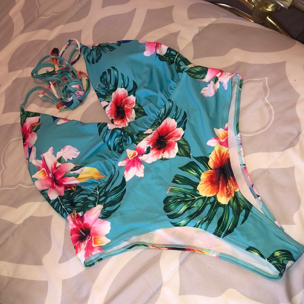 One piece bathing suit